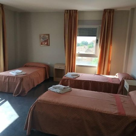 Hostal Restaurante La Concordia Hotel Fuentes Claras ภายนอก รูปภาพ